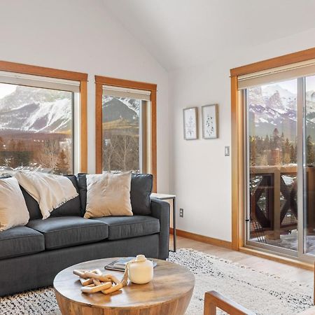 Updated Attractive Downtown Condo! Sleeps 10, Hot Tub, Mountain Views Managed By Little Sister Getaways Canmore Exterior photo