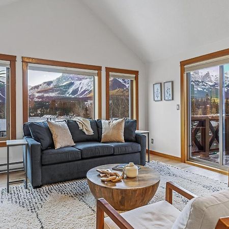 Updated Attractive Downtown Condo! Sleeps 10, Hot Tub, Mountain Views Managed By Little Sister Getaways Canmore Exterior photo