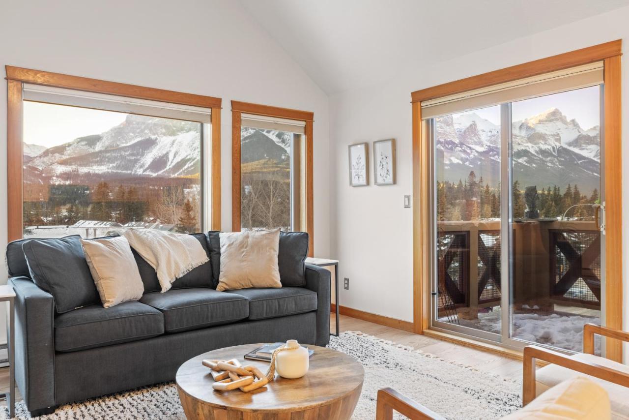 Updated Attractive Downtown Condo! Sleeps 10, Hot Tub, Mountain Views Managed By Little Sister Getaways Canmore Exterior photo