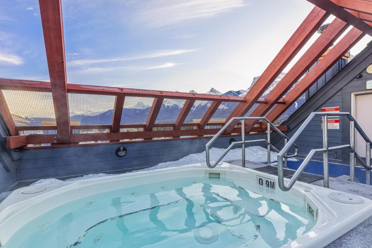 Updated Attractive Downtown Condo! Sleeps 10, Hot Tub, Mountain Views Managed By Little Sister Getaways Canmore Exterior photo