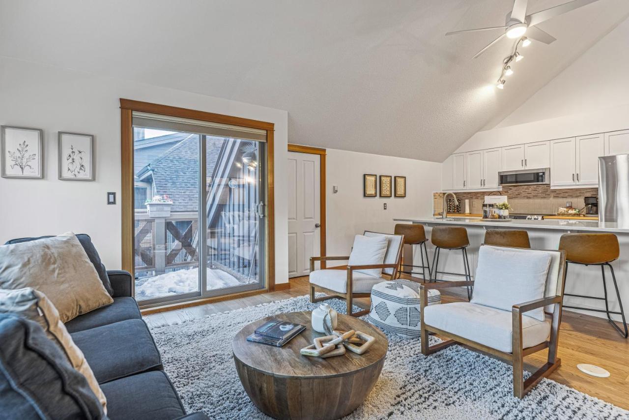 Updated Attractive Downtown Condo! Sleeps 10, Hot Tub, Mountain Views Managed By Little Sister Getaways Canmore Exterior photo