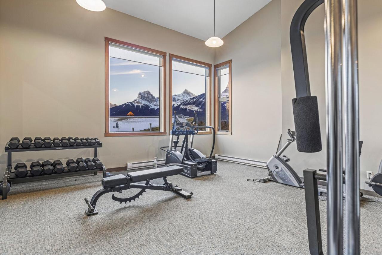 Updated Attractive Downtown Condo! Sleeps 10, Hot Tub, Mountain Views Managed By Little Sister Getaways Canmore Exterior photo