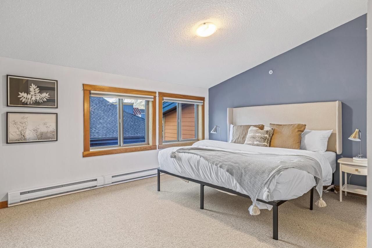 Updated Attractive Downtown Condo! Sleeps 10, Hot Tub, Mountain Views Managed By Little Sister Getaways Canmore Exterior photo