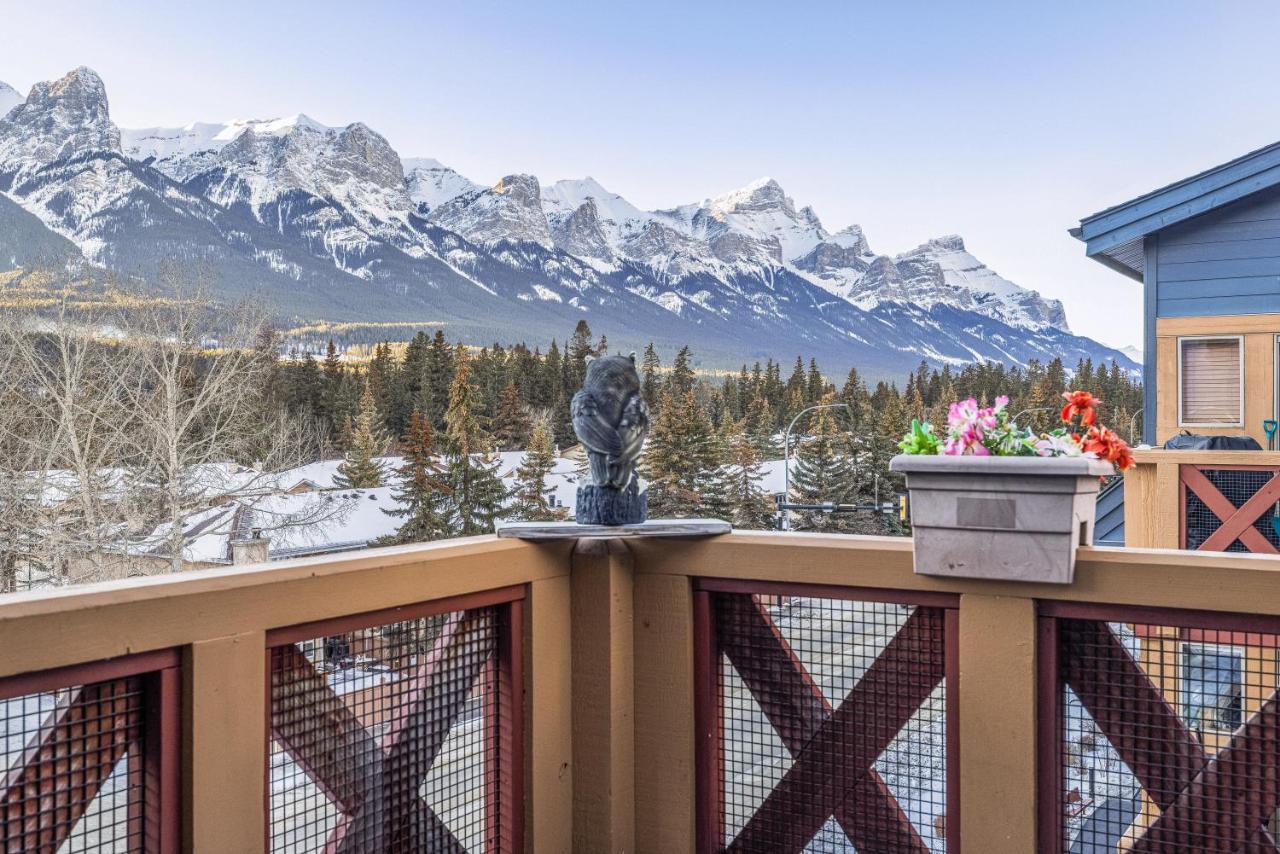 Updated Attractive Downtown Condo! Sleeps 10, Hot Tub, Mountain Views Managed By Little Sister Getaways Canmore Exterior photo